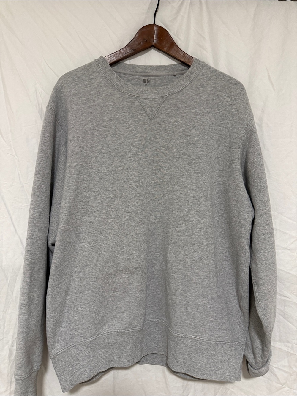Uniqlo Men's Light Gray Crew Sweatshirt